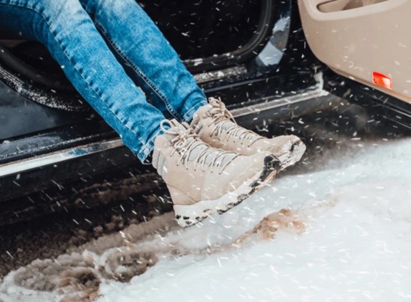 Gumijasti tepisi za auto za suhu i čistu unutrašnjost vozila tijekom zime