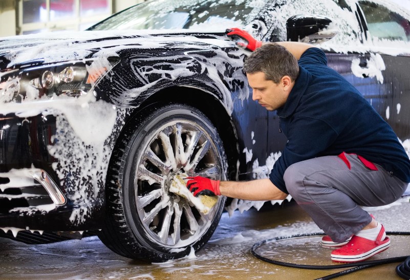 Auto kozmetika za čišćenje, poliranje, zaštitu i njegu unutrašnjosti automobila.