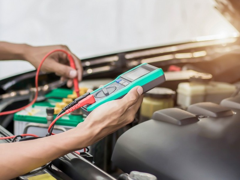 autoelektrika pokriva glavne komponente kao što su akumulator, alternator i starter